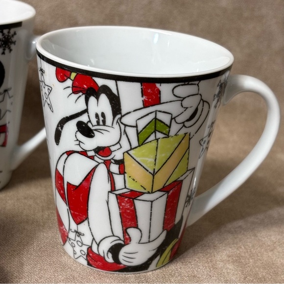 (4) Disney Coffee Mugs Mickey Mouse Goofy & Pluto - Picture 3 of 7